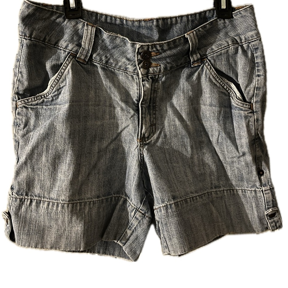 Adjustable length denim shorts
